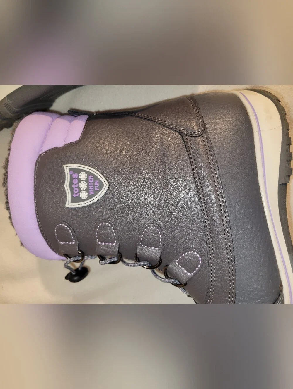Totes Girls Size 5M Davina Grey Lavender Waterproof  Thinsulate Fleece Lining